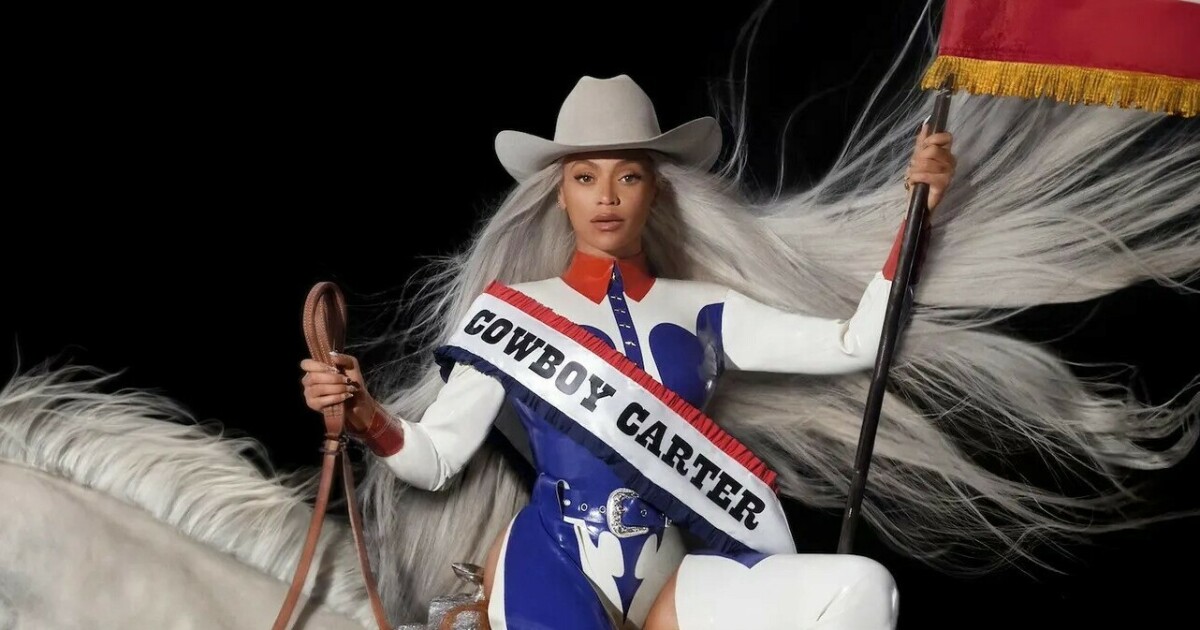 Beyoncé on horse with American flag